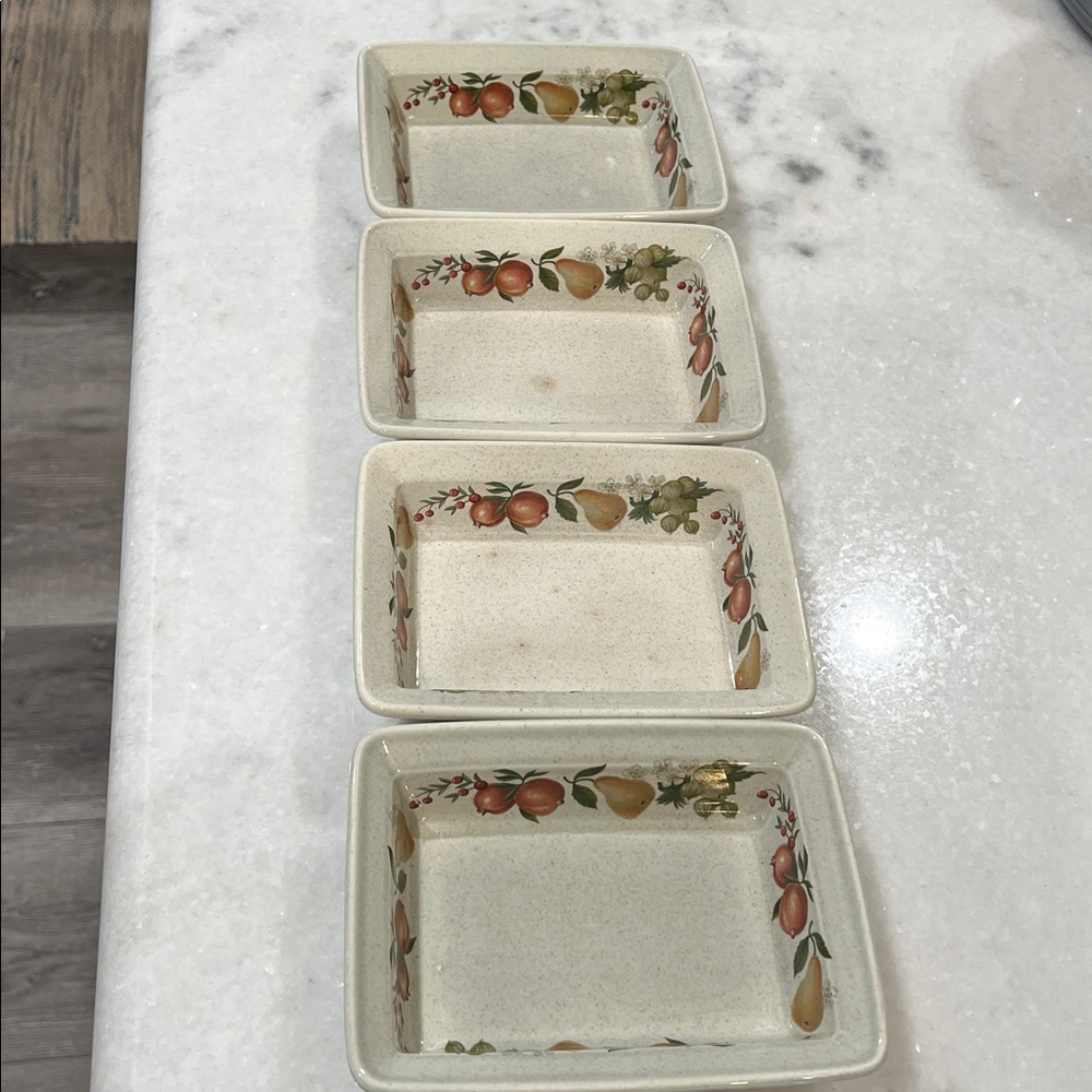 Wedgwood Quince Hors d’Oeuvres Fruit Ring Vintage Baking dish set- set of 4